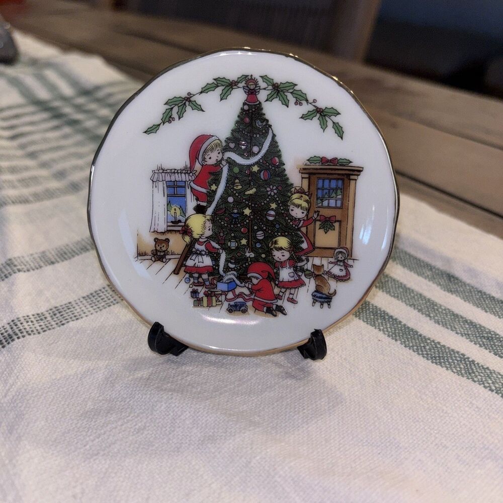 Miniature Plate Christmas Scene Children Playing Japan Vintage 3" Diameter
